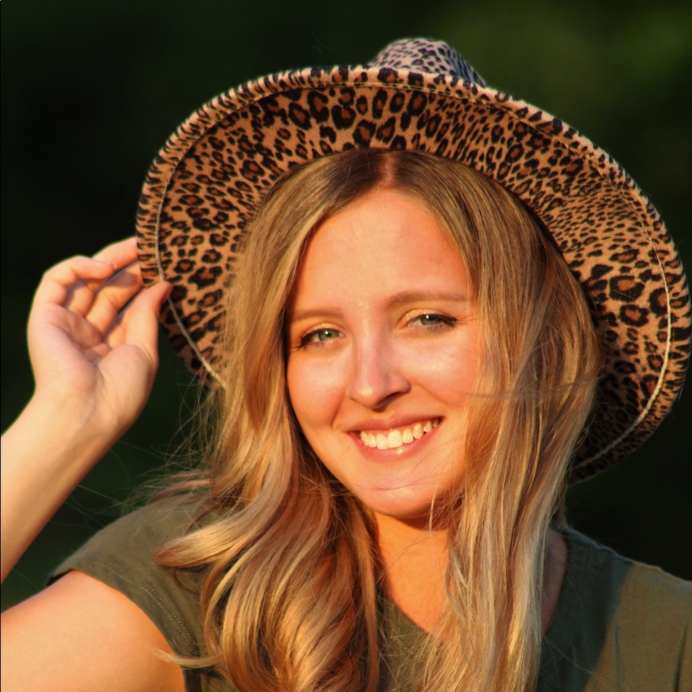 Meet your Posher, Alexis